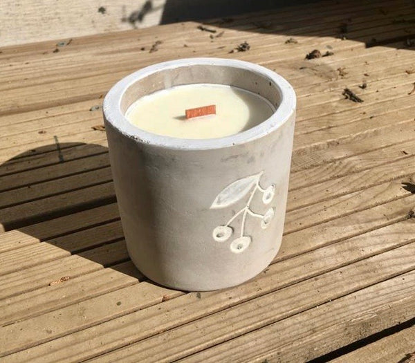 Medium 'Berries' Candle - Juniper and Sweet Gin